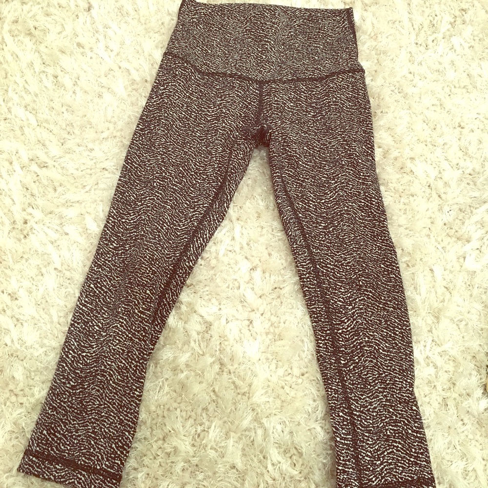 Lululemon high rise jacquard black white crop pant