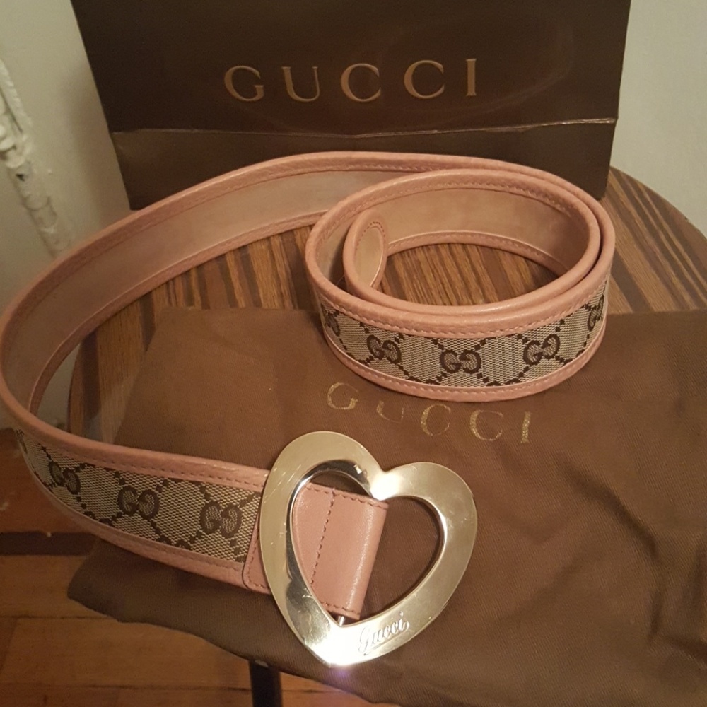 *Limited edition* Gucci belt w/heart buckle