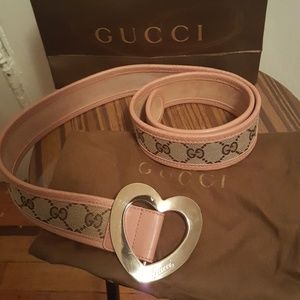 *Limited edition* Gucci belt w/heart buckle