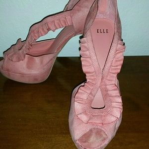 Elle pumps