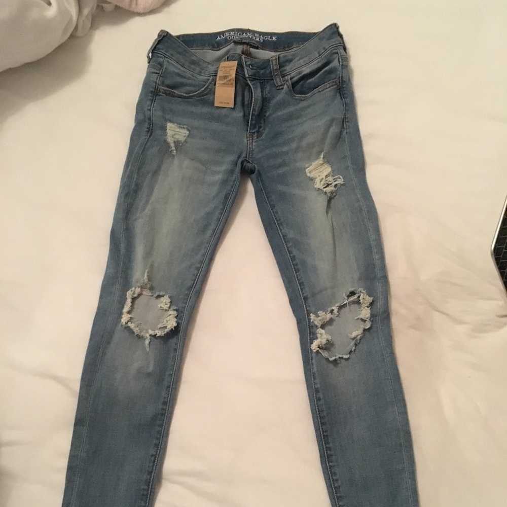 New With Tags! AEO stretch skinny jeans. Size 4.