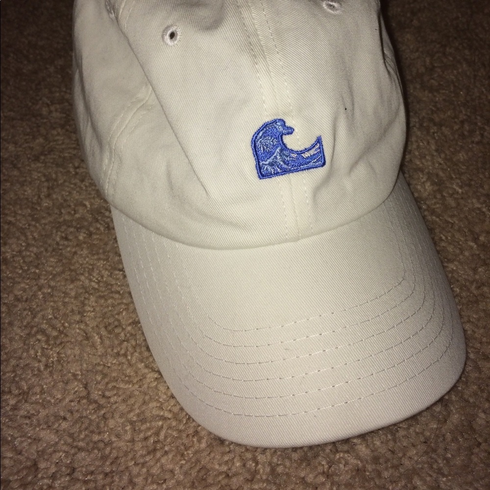 Wave emoji cap