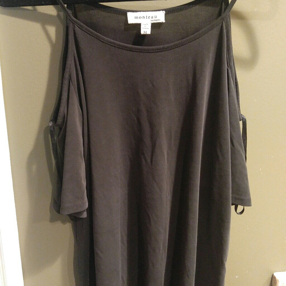 Cut out shoulders top!