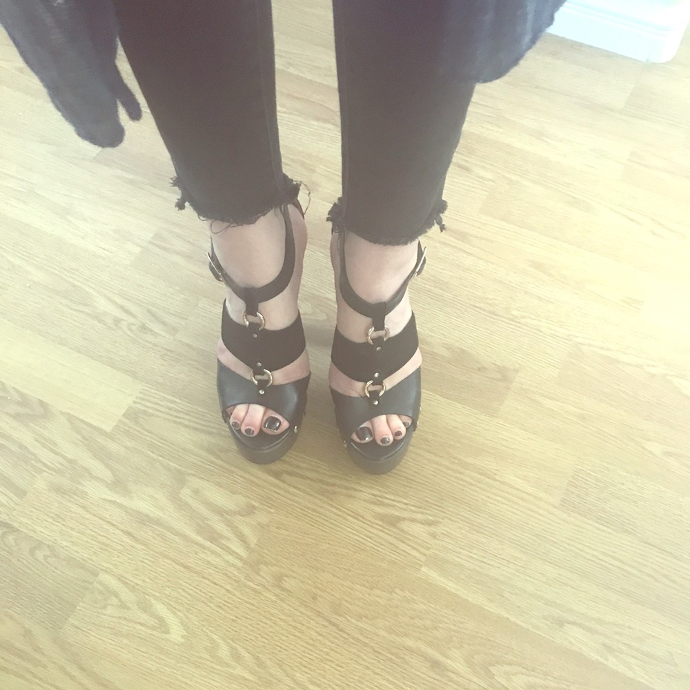 Gorgeous in excellent choos ❌❌❌for seabae