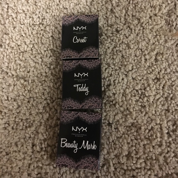 NYX lipsticks and eyeshadows (11 lipsticks 9 eye) - Picture 5 of 6