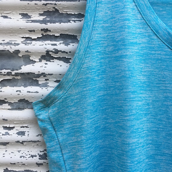 Under Armour Turquoise Workout Top Size Small - Picture 2 of 6
