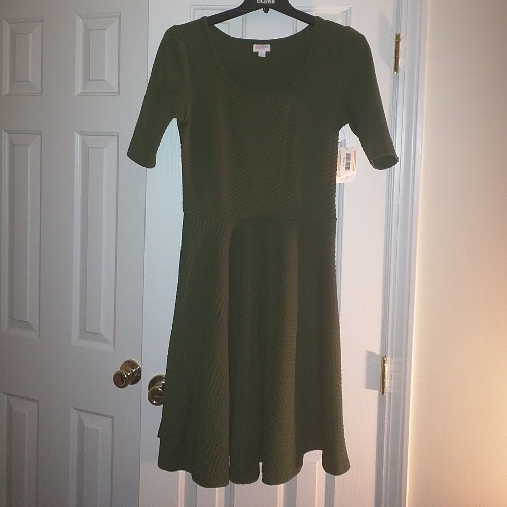 NWT Lularoe Nicole XL in Army Green!
