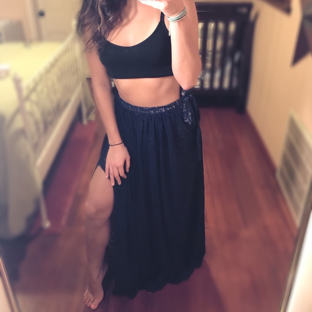 FAME & PARTNERS MAXI LACE SKIRT :: color- NAVY