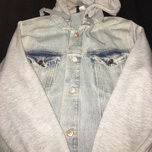 Jean jacket with sleeves