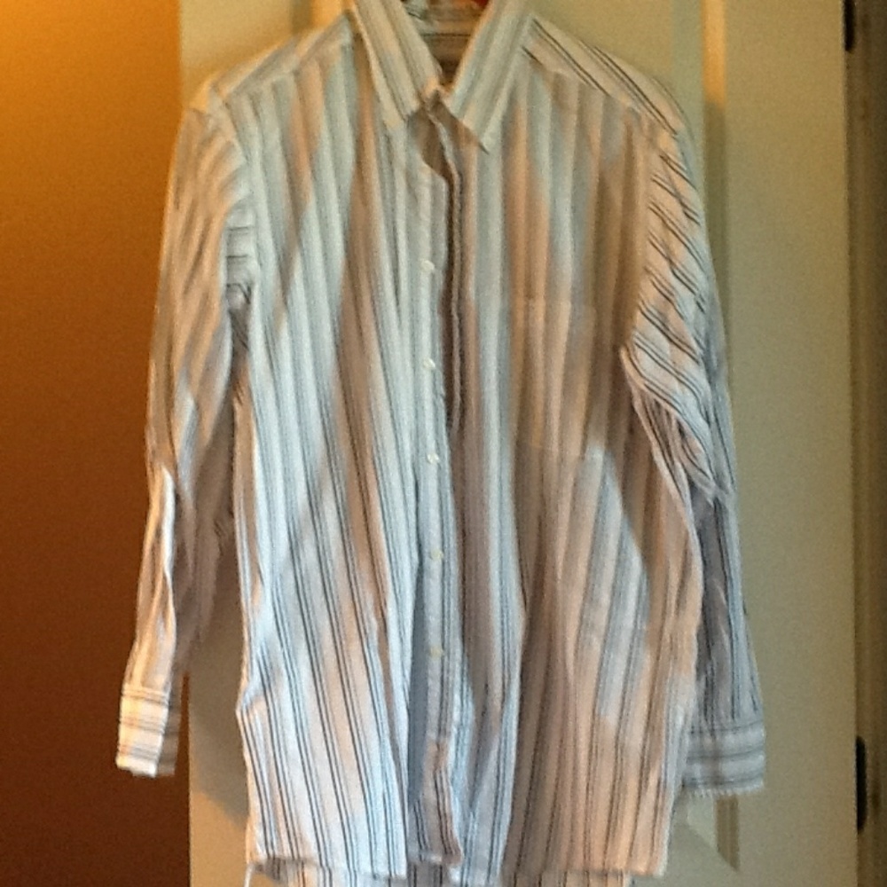 MEN'S IZOD STRIPPED BUTTON-UP. LG 16-32/33