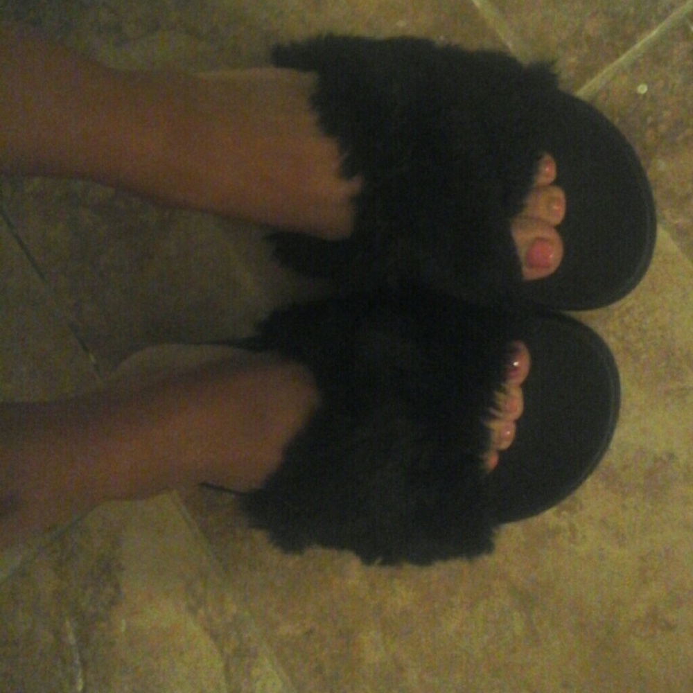 Pink furry sandals