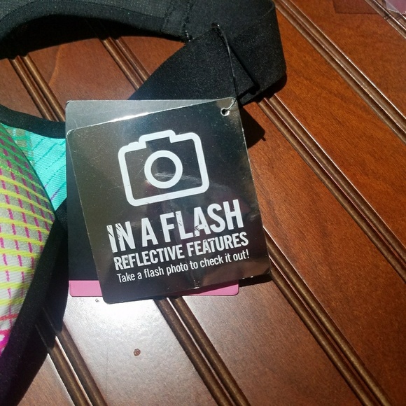 1hr IN A FLASH SPORTS BRA BY VICTORIA'S SECRET 32D - Picture 6 of 6