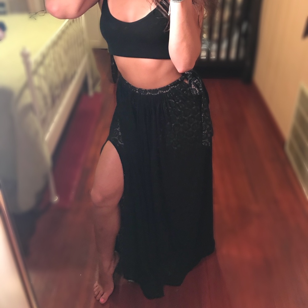 FAME & PARTNERS MAXI LACE SKIRT :: color- BLACK