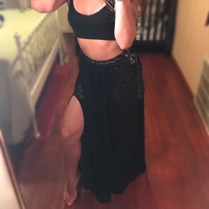 FAME & PARTNERS MAXI LACE SKIRT :: color- BLACK