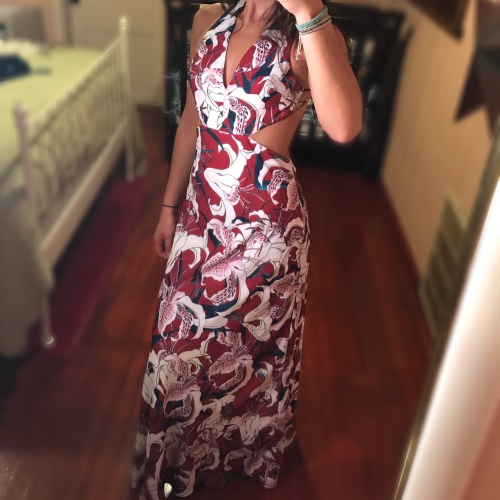FAME & PARTNERS RED FLORAL MAXI DRESS