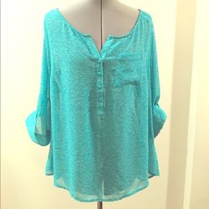 NWOT! Torrid roll-sleeve blouse - size 1