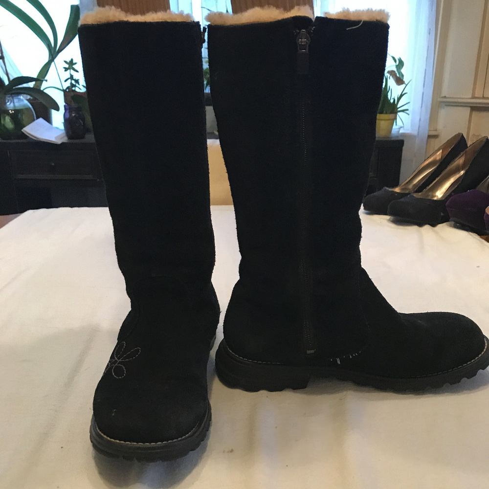 black uggs with flower stitching
