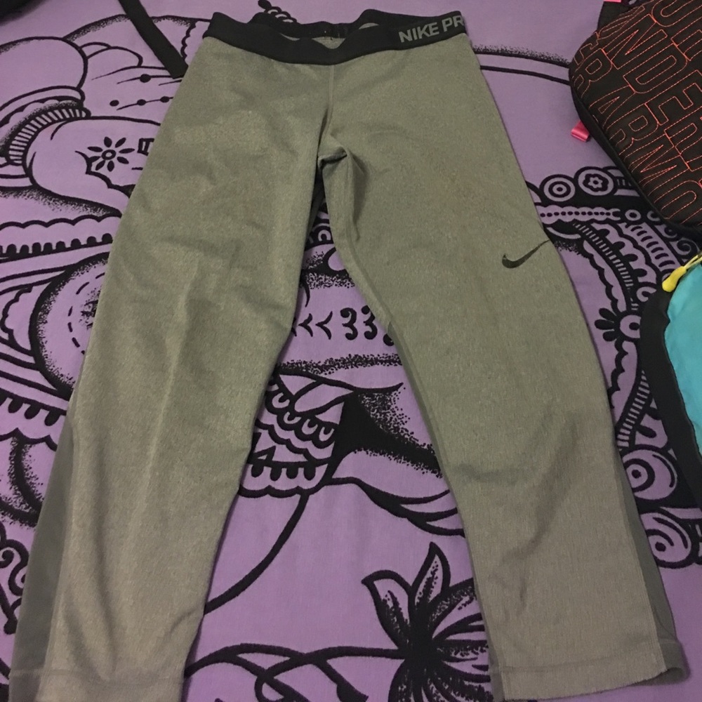 Nike gray Capri