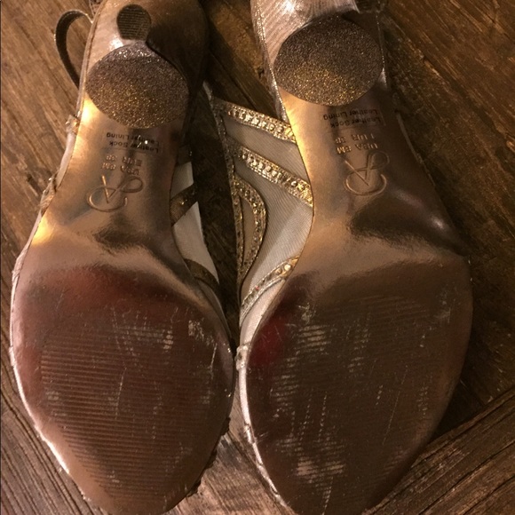 Pewter Sparking Adrianna Papell heels - Picture 4 of 5