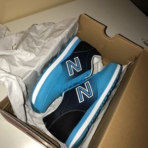 Never worn New Balance Classics