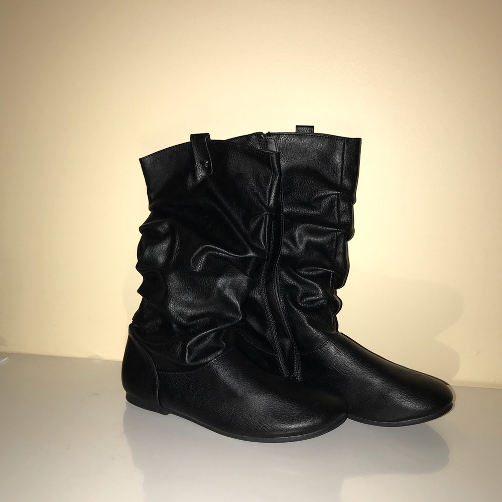 Never worn girl’s slouch boots