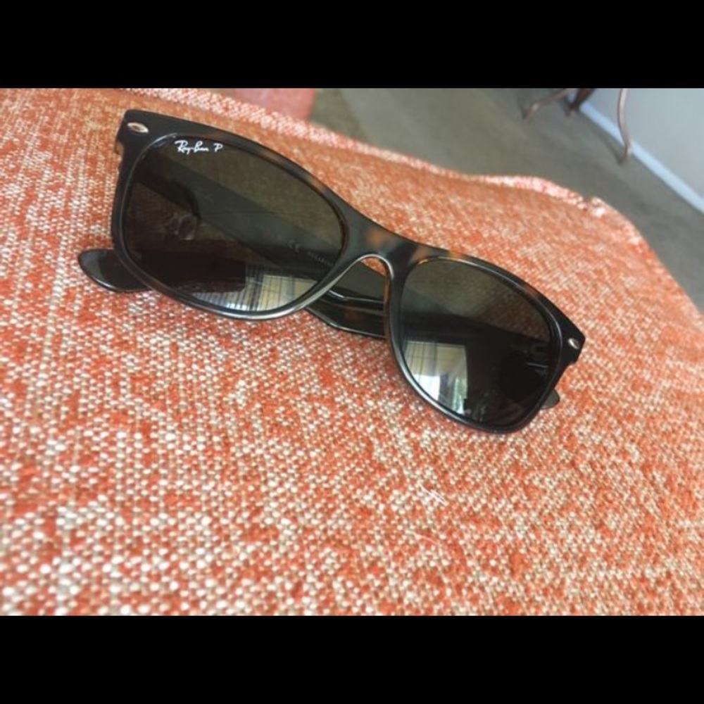 Classic wayfarer Ray Bans in tortoise