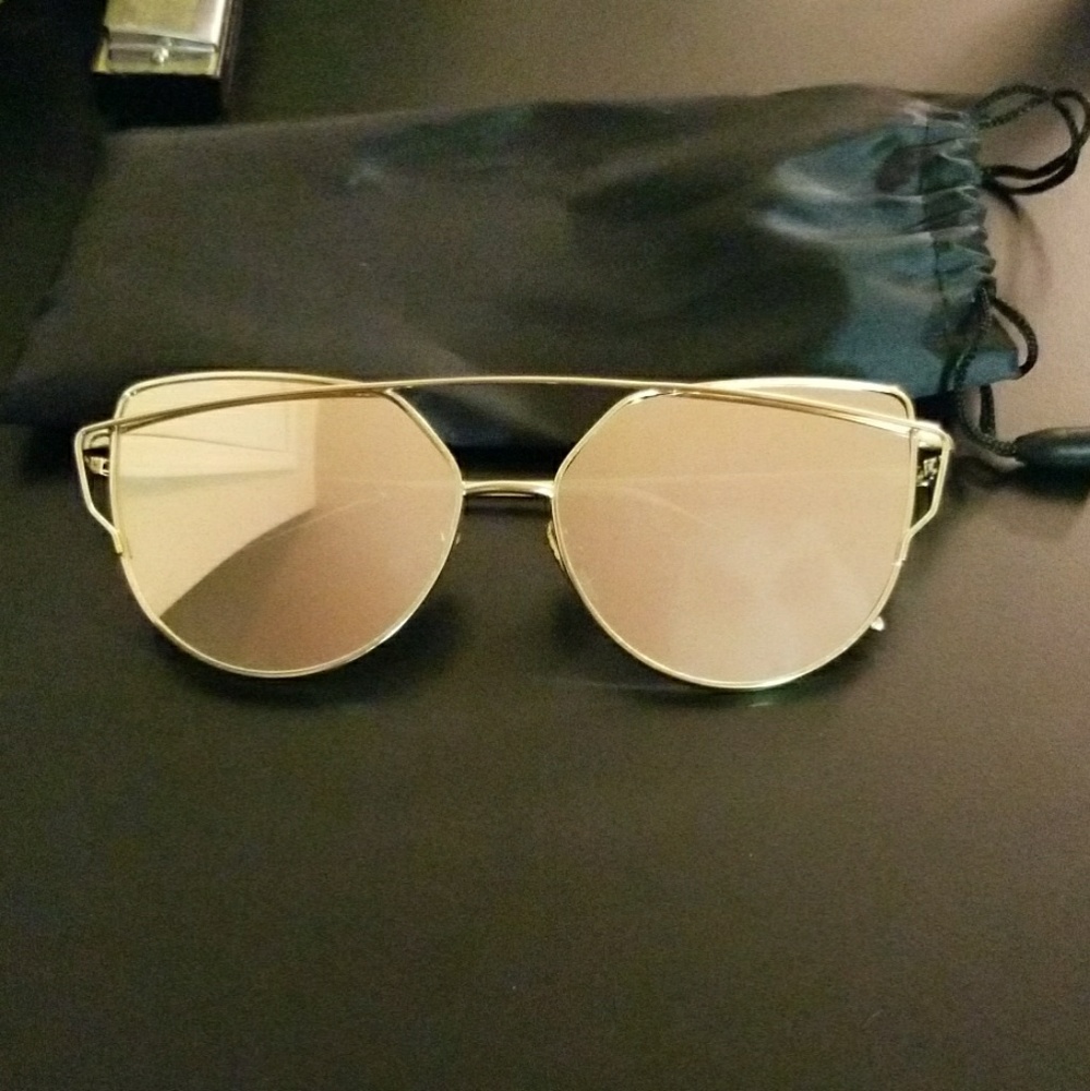 Cat eye mirrored sunglasses