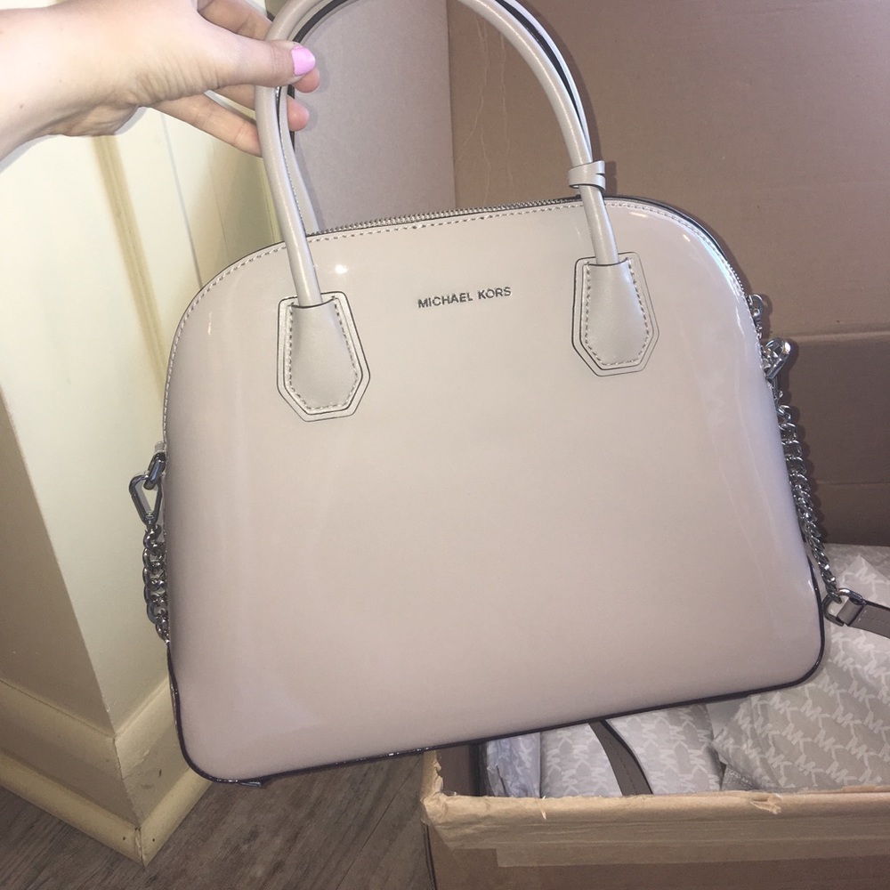 ⭐️ Michael Kors Patent Handbag & Crossbody - Picture 5 of 7