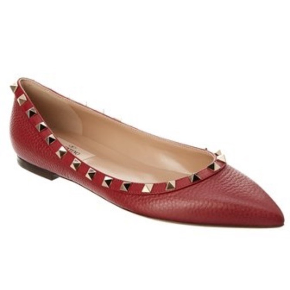 ❌ SOLD ❌ NWT Valentino Rockstud Flat in Dark red