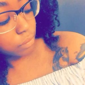 Meet your Posher, Deidra