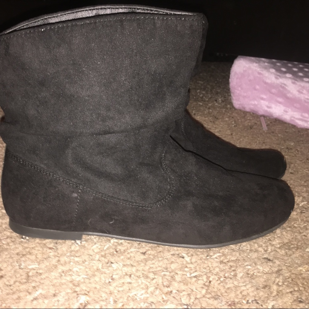Size 7 slip on black lightweight shoes brand new