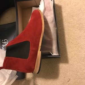 Men’s red chelsea boots size 10 need gone ASAP.