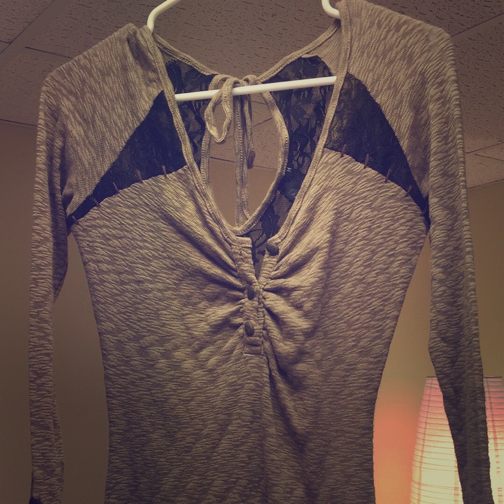 Buckle long sleeve top
