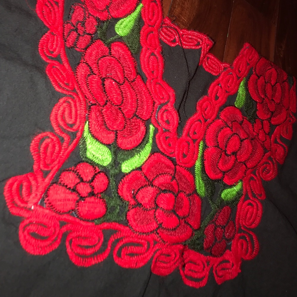 Embroidered shirt - Picture 2 of 3