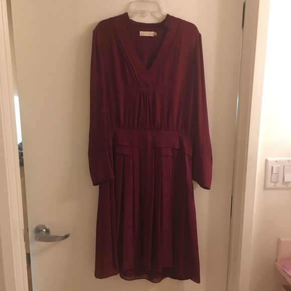 ❌ SOLD ❌ Tory Burch Pleated Silk Dress - Picture 4 of 6