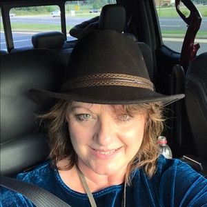 Meet your Posher, Sharon