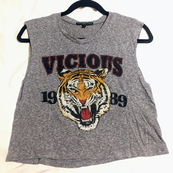 Graphic tee crop top | Urban Outfitters - Picture 1 of 5