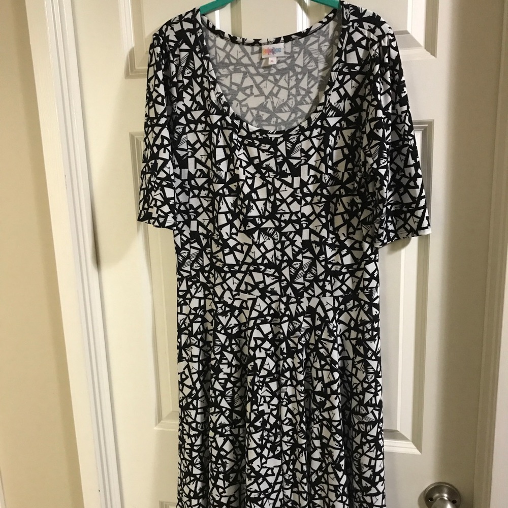 LulaRoe Nicole Dress Black & White