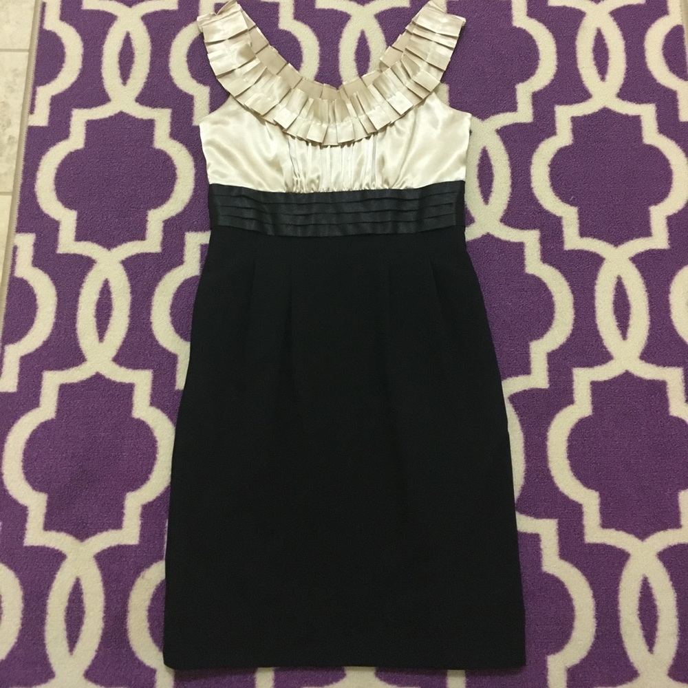London Times Black Gold Cocktail Dress w/ pockets