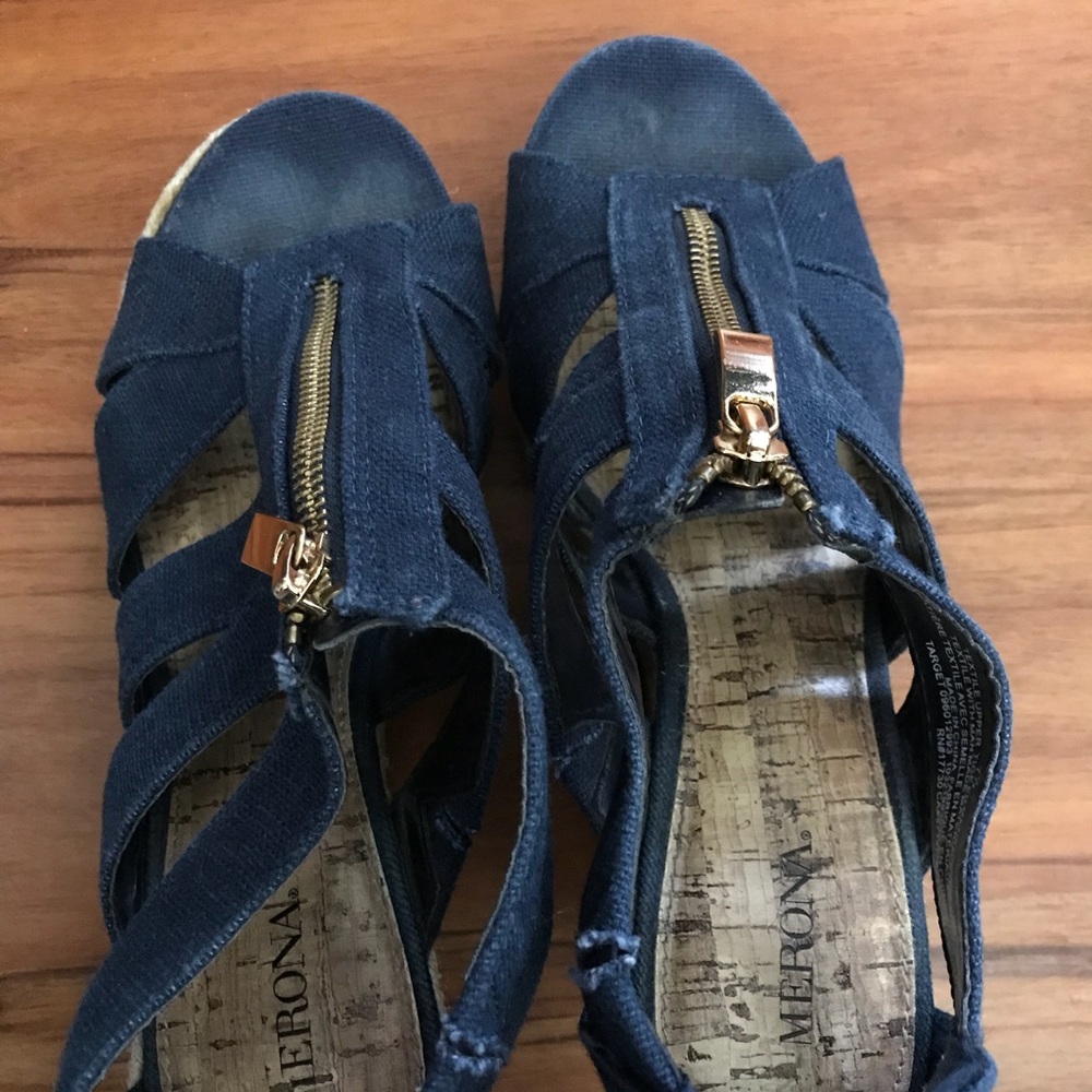 Merona zippered canvas wedge size 7.5