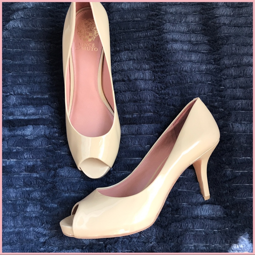 VINCE CAMUTO Pumps