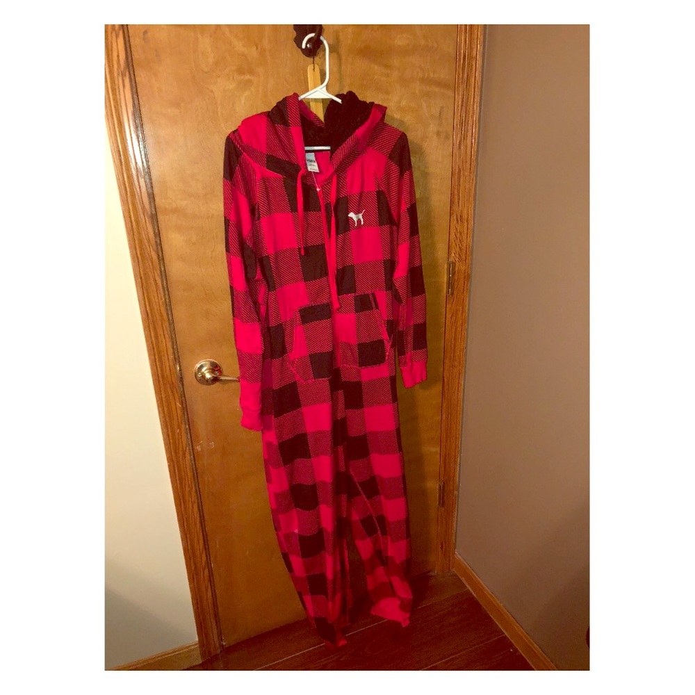 Victoria’s Secret Pink Sherpa onesie NWOT😍