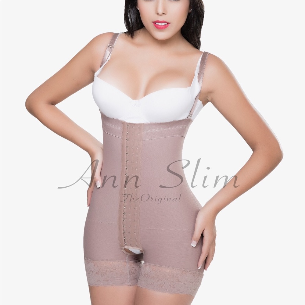 Colombian strapless shapewear. Strong compression