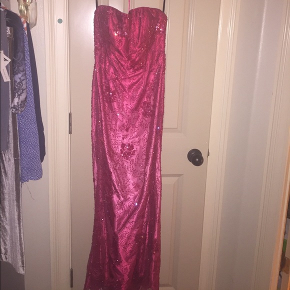 Red beaded evening gown - Picture 3 of 6