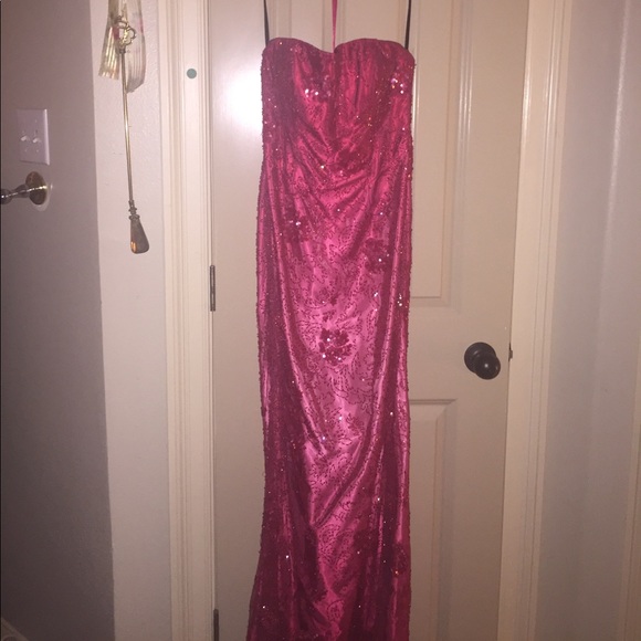 Red beaded evening gown - Picture 4 of 6