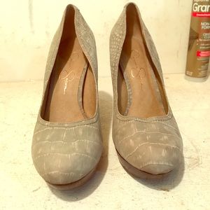 Jessica Simpson gray high heel pumps