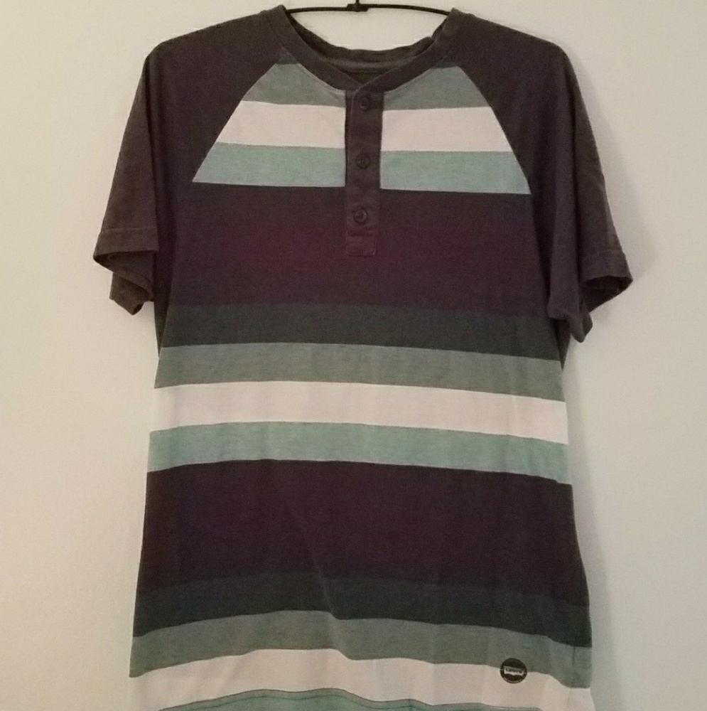 Levi's 3 button t-shirt