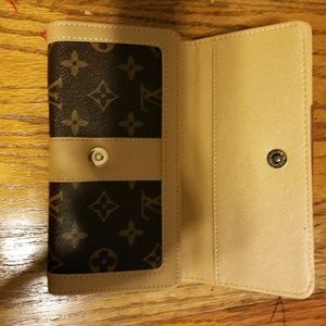 Send offers Louis Vuitton wallet