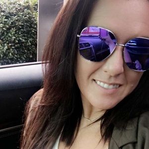 Meet your Posher, April