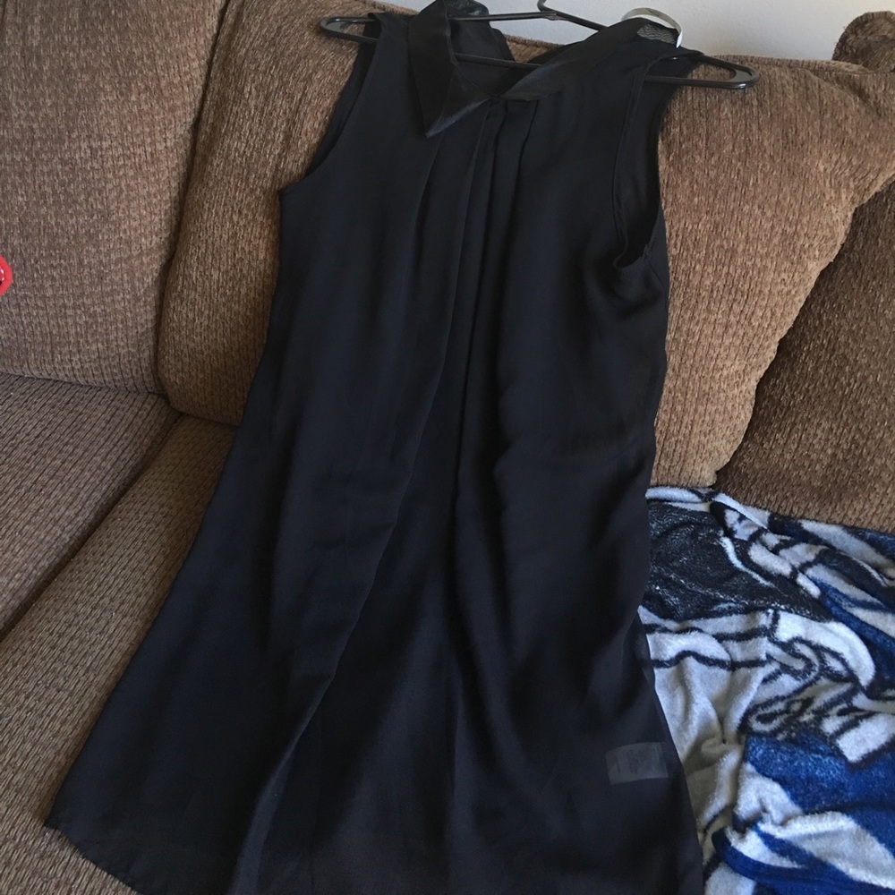 2 blouses - Picture 2 of 3